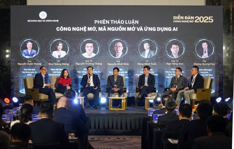 Công Nghệ Mở Con Đường Làm Chủ AI Việt Nam