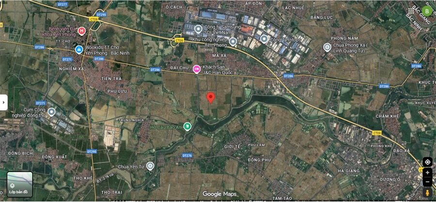 Bảo Lạc Viên có địa hình bằng phẳng, trước mặt là sông Ngũ Huyện Khê